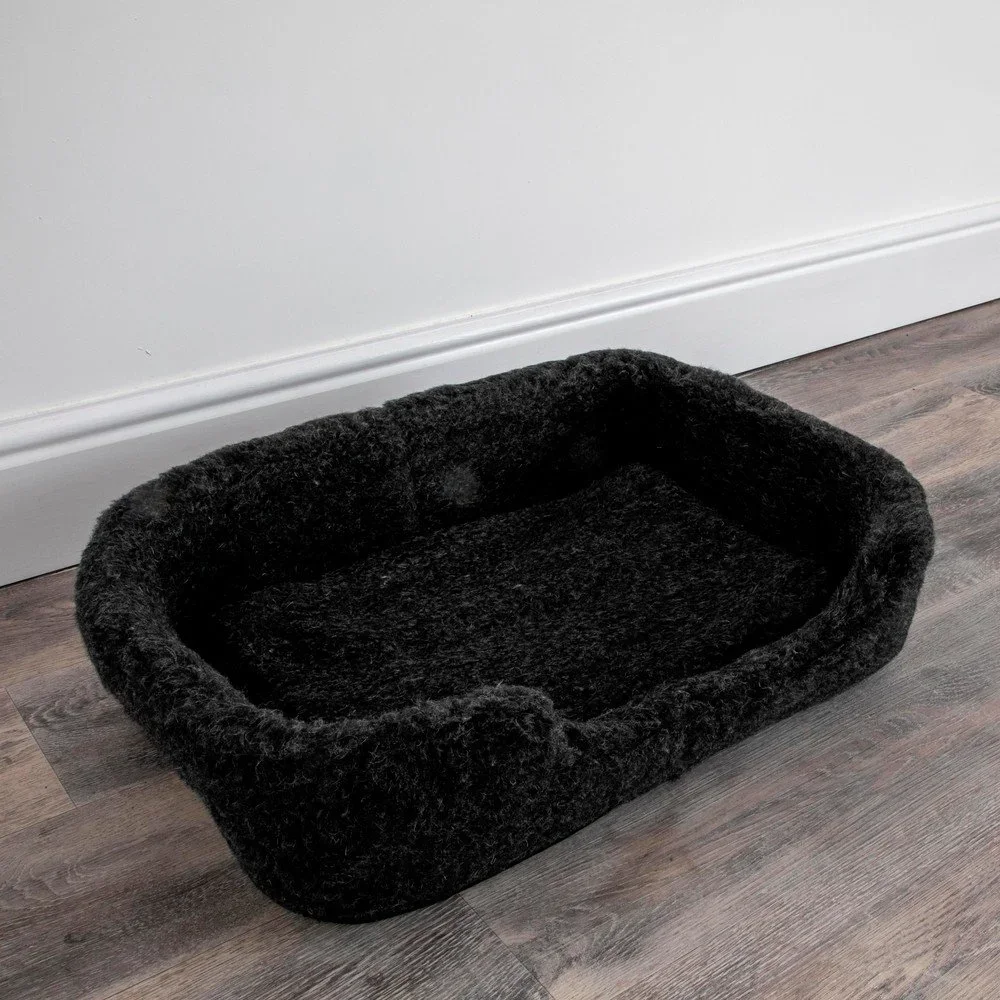 Černý zvířecí pelíšek z merino vlny Native Natural, šířka 60 cm v:980388