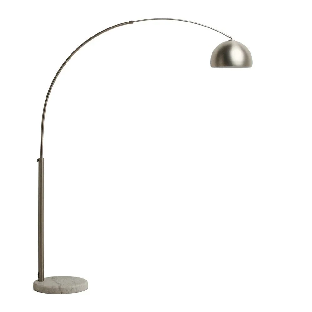 Stojací lampa ve stříbrné barvě s kovovým stínidlem Madali – Kave Home v:1920042