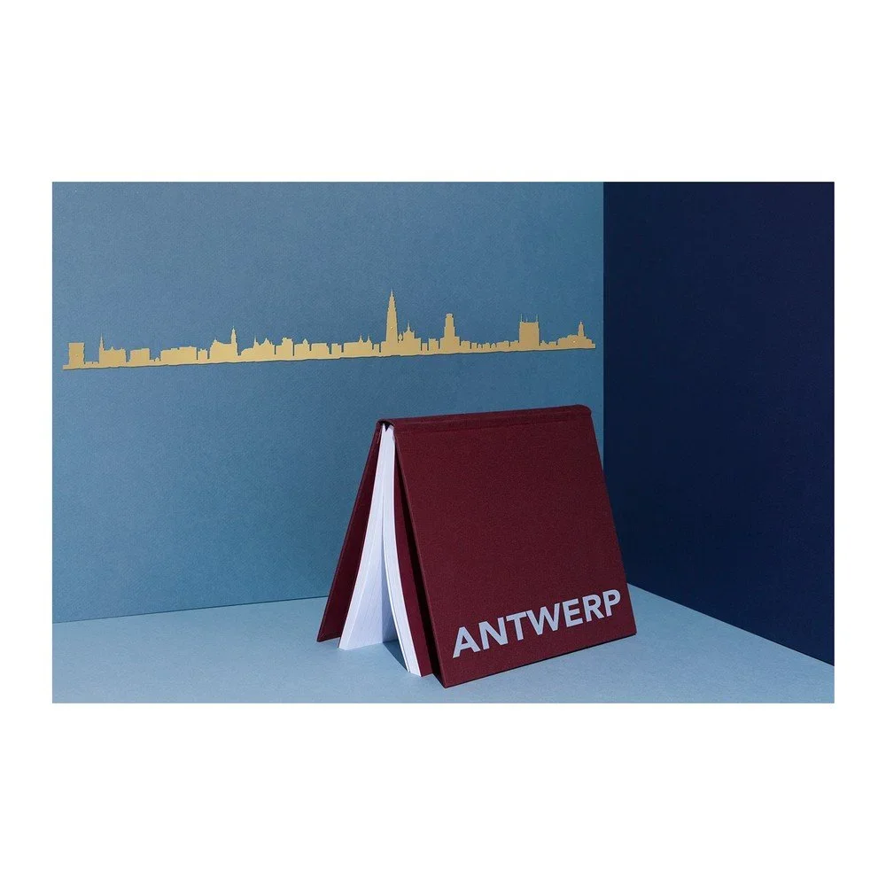 Pozlacená nástěnná dekorace se siluetou města The Line Antwerp v:1249108