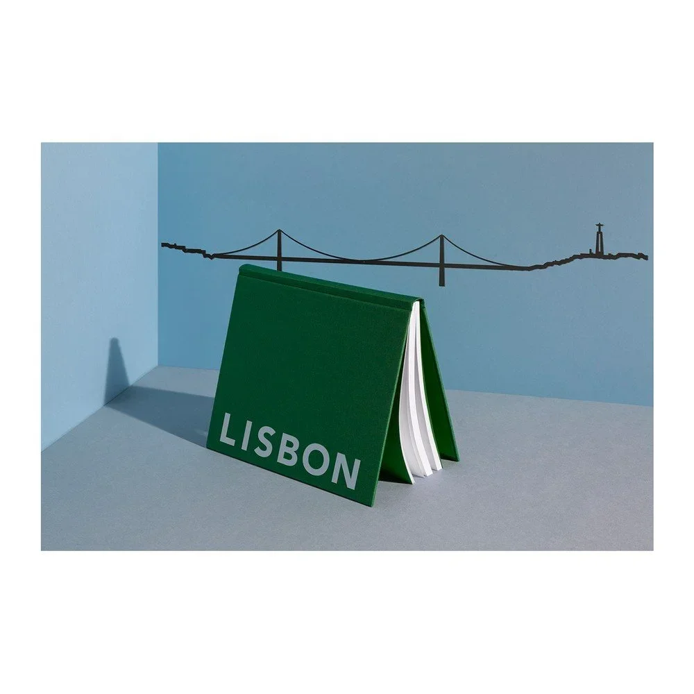 Černá nástěnná dekorace se siluetou města The Line Lisbon XL v:1248938