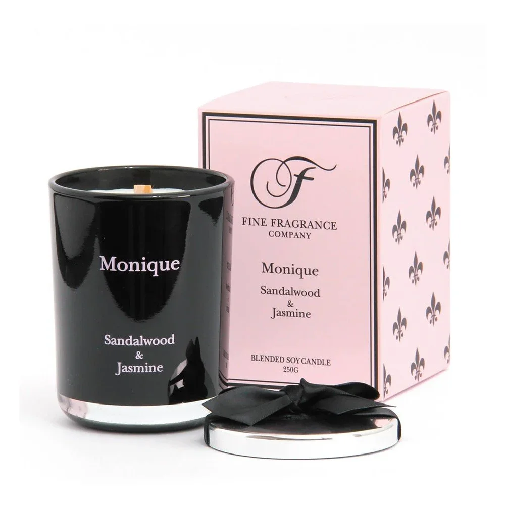 Vonná svíčka ve skle ze sojového vosku Candle-Lite Monique, doba hoření až 50 hodin v:1313832